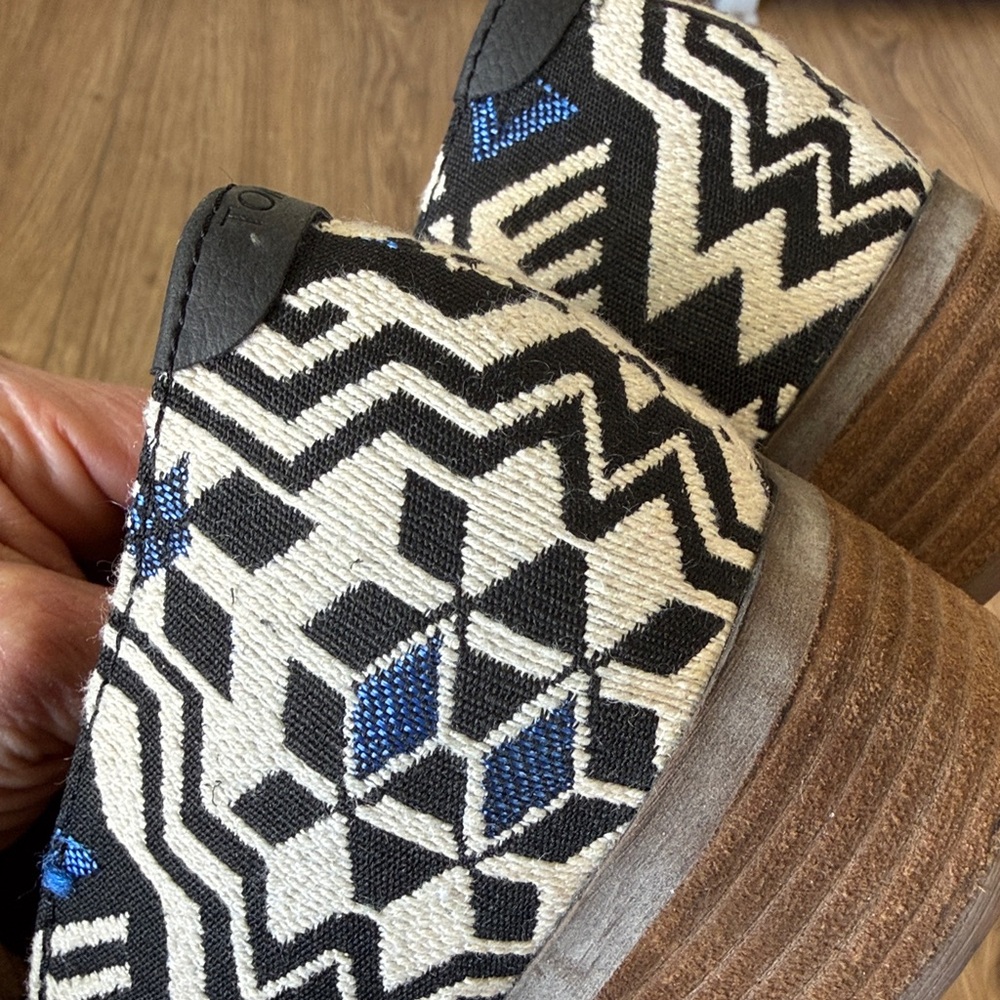 Tom’s Black Suede Ankle Bootie Aztec - Picture 12 of 12